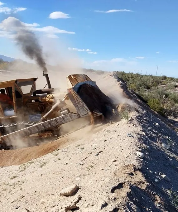 Obra Construcción de Defensa - Movimiento de suelos