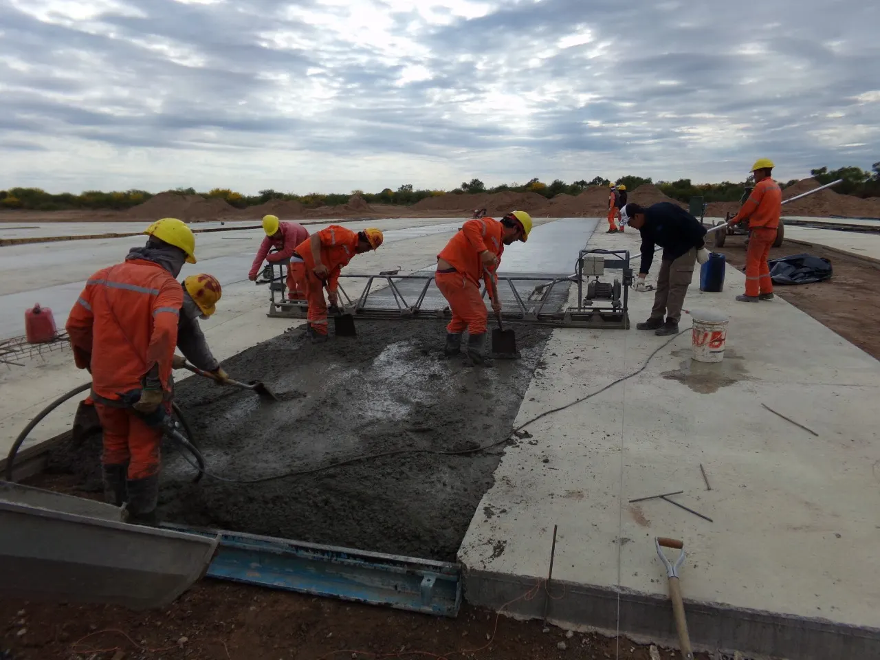 Repavimentación de Pista, Calle de Rodaje y Vehiculares — imagen 7